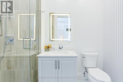 1389 Weaver Avenue, Oakville, ON - Indoor Photo Showing Bathroom