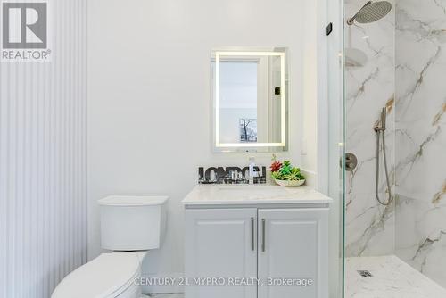 1389 Weaver Avenue, Oakville, ON - Indoor Photo Showing Bathroom