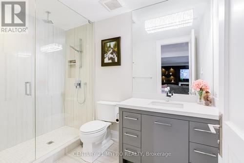1389 Weaver Avenue, Oakville, ON - Indoor Photo Showing Bathroom