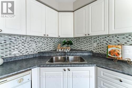 1637 Stover Crescent, Milton (Cl Clarke), ON - Indoor Photo Showing Kitchen With Double Sink