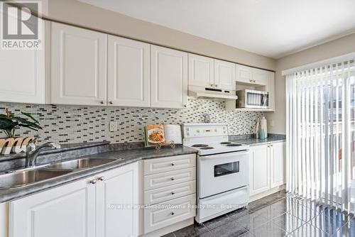 1637 Stover Crescent, Milton (Cl Clarke), ON - Indoor Photo Showing Kitchen With Double Sink
