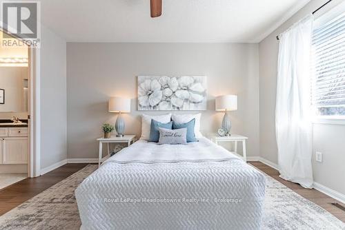 1637 Stover Crescent, Milton (Cl Clarke), ON - Indoor Photo Showing Bedroom