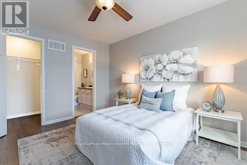 1637 Stover Crescent, Milton (Cl Clarke), ON - Indoor Photo Showing Bedroom