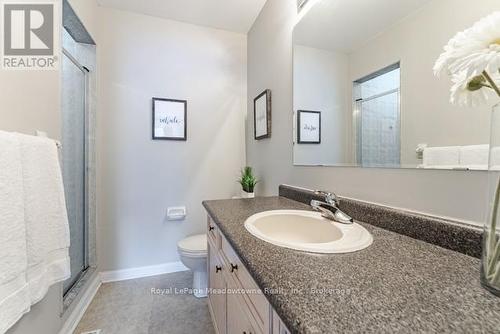 1637 Stover Crescent, Milton (Cl Clarke), ON - Indoor Photo Showing Bathroom