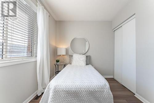 1637 Stover Crescent, Milton (Cl Clarke), ON - Indoor Photo Showing Bedroom