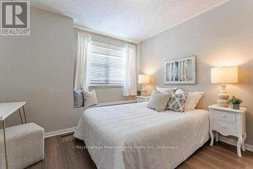 1637 Stover Crescent, Milton (Cl Clarke), ON - Indoor Photo Showing Bedroom