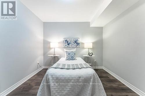 1637 Stover Crescent, Milton (Cl Clarke), ON - Indoor Photo Showing Bedroom