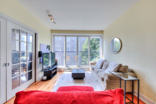 Salon - 406-150 Rue Sherbrooke E., Montréal (Ville-Marie), QC - Indoor