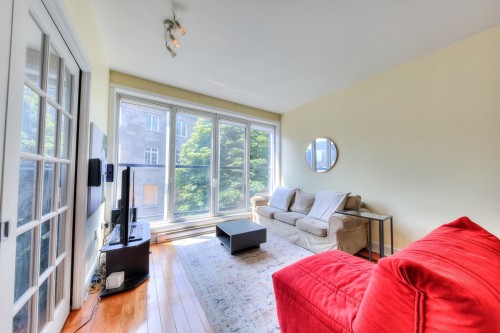 Salon - 406-150 Rue Sherbrooke E., Montréal (Ville-Marie), QC - Indoor