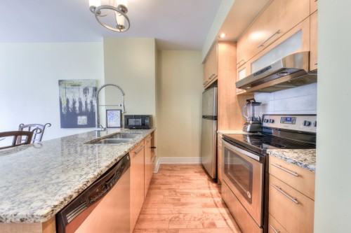 Cuisine - 406-150 Rue Sherbrooke E., Montréal (Ville-Marie), QC - Indoor Photo Showing Kitchen With Double Sink With Upgraded Kitchen