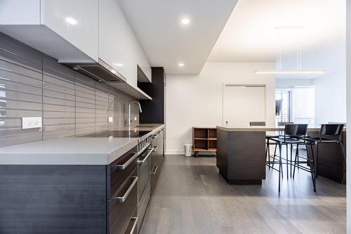 Cuisine - 2210-1050 Rue Drummond, Montréal (Ville-Marie), QC - Indoor Photo Showing Kitchen