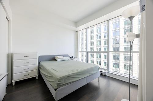 Chambre à coucher - 2210-1050 Rue Drummond, Montréal (Ville-Marie), QC - Indoor Photo Showing Bedroom