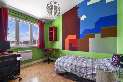 Chambre à coucher - 705 Rue Fleury, Laval (Fabreville), QC - Indoor Photo Showing Bedroom