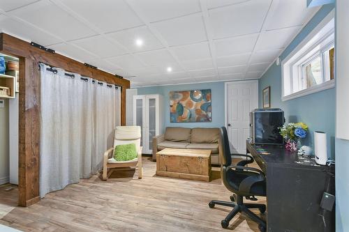 Salon - 705 Rue Fleury, Laval (Fabreville), QC - Indoor Photo Showing Office