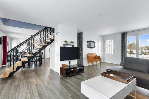 Salon - 705 Rue Fleury, Laval (Fabreville), QC - Indoor Photo Showing Living Room
