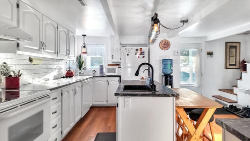 Cuisine - 221 Ch. Du Roi, Saint-Antoine-De-L'Isle-Aux-Grues, QC - Indoor Photo Showing Kitchen With Upgraded Kitchen