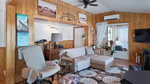 Salon - 221 Ch. Du Roi, Saint-Antoine-De-L'Isle-Aux-Grues, QC - Indoor Photo Showing Living Room