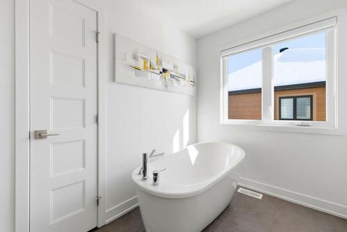 Salle de bains - 312 Ch. Jean-Paul-Lemieux, Chelsea, QC - Indoor Photo Showing Bathroom