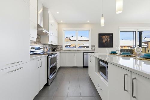 Cuisine - 312 Ch. Jean-Paul-Lemieux, Chelsea, QC - Indoor Photo Showing Kitchen With Double Sink With Upgraded Kitchen