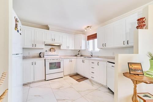 Cuisine - 658 Rue Rabelais, Saguenay (Chicoutimi), QC - Indoor Photo Showing Kitchen