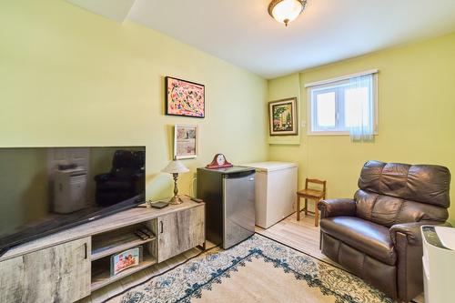 Salle familiale - 658 Rue Rabelais, Saguenay (Chicoutimi), QC - Indoor