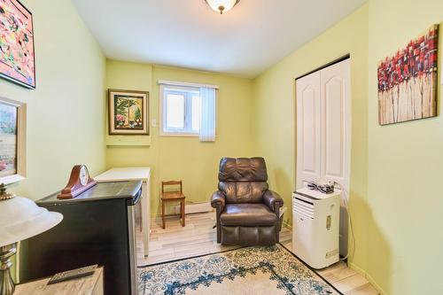 Salle familiale - 658 Rue Rabelais, Saguenay (Chicoutimi), QC - Indoor