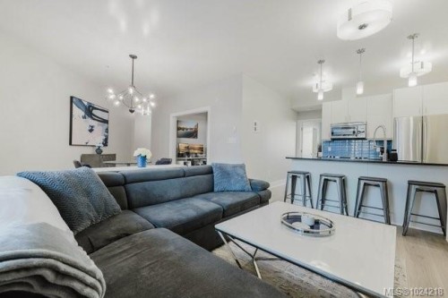 201-606 Speed Ave, Victoria, BC - Indoor Photo Showing Living Room