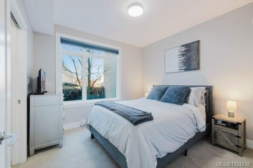 201-606 Speed Ave, Victoria, BC - Indoor Photo Showing Bedroom
