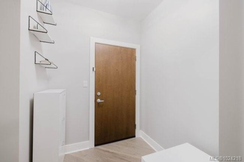 201-606 Speed Ave, Victoria, BC - Indoor Photo Showing Other Room
