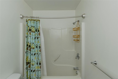 307-3226 Cowichan Lake Rd, Duncan, BC - Indoor Photo Showing Bathroom