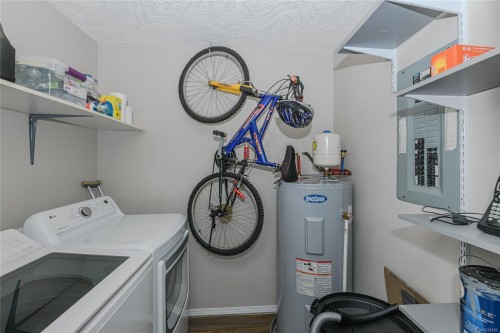 307-3226 Cowichan Lake Rd, Duncan, BC - Indoor Photo Showing Laundry Room