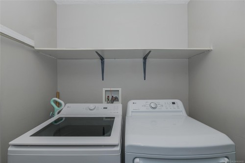 307-3226 Cowichan Lake Rd, Duncan, BC - Indoor Photo Showing Laundry Room