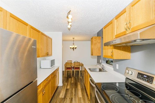 307-3226 Cowichan Lake Rd, Duncan, BC - Indoor Photo Showing Kitchen
