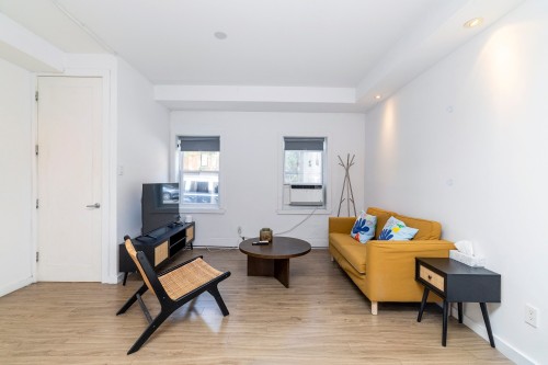 Salon - 1374 Rue Logan, Montréal (Ville-Marie), QC - Indoor