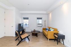 1374 Rue Logan  Montréal (Ville-Marie), QC H2L 1X3