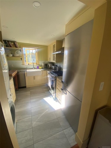 903 Humboldt St, Victoria, BC - Indoor Photo Showing Kitchen