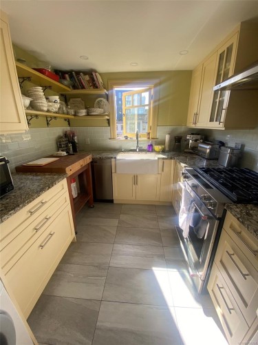 903 Humboldt St, Victoria, BC - Indoor Photo Showing Kitchen