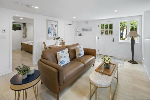 903 Humboldt St, Victoria, BC - Indoor Photo Showing Living Room