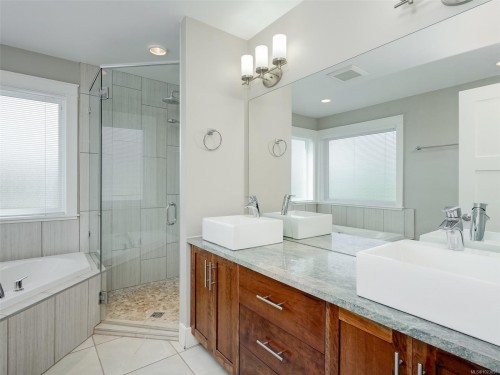 9173 Basswood Rd, North Saanich, BC 