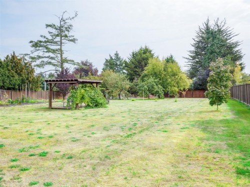 9173 Basswood Rd, North Saanich, BC 