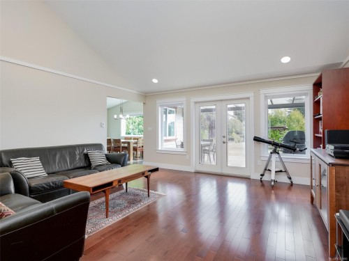 9173 Basswood Rd, North Saanich, BC 