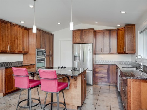 9173 Basswood Rd, North Saanich, BC 