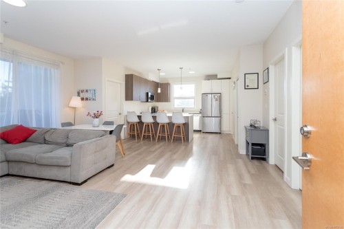 506-815 Orono Ave, Langford, BC - Indoor Photo Showing Living Room