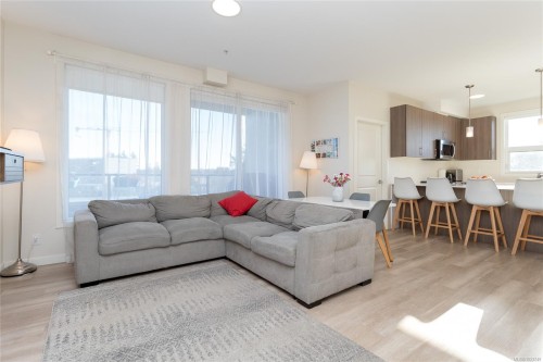 506-815 Orono Ave, Langford, BC - Indoor Photo Showing Living Room