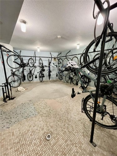 359-2930 Washington Ave, Victoria, BC - Indoor Photo Showing Other Room