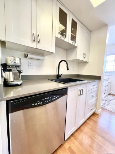 359-2930 Washington Ave, Victoria, BC - Indoor Photo Showing Kitchen