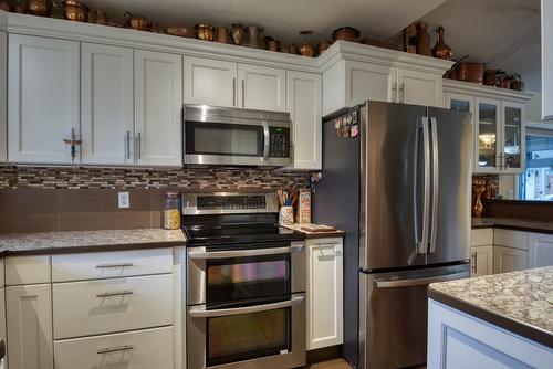 140 Heron Drive, Penticton, BC - Indoor Photo Showing Kitchen