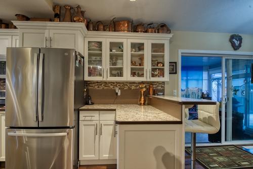 140 Heron Drive, Penticton, BC - Indoor Photo Showing Kitchen