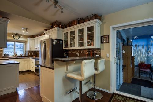 140 Heron Drive, Penticton, BC - Indoor Photo Showing Kitchen