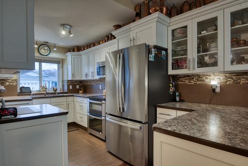 140 Heron Drive, Penticton, BC - Indoor Photo Showing Kitchen